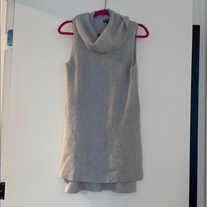 Sleeveless cowl neck grey ribbed sweater